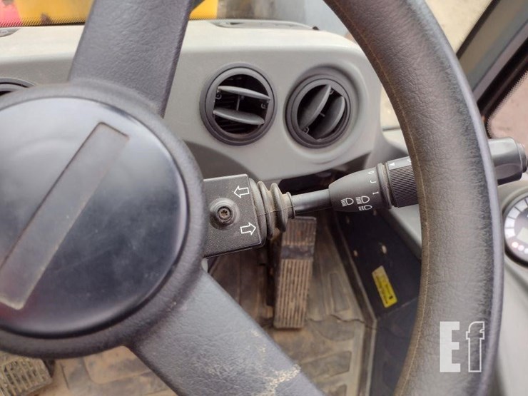 deere-204l-image-12