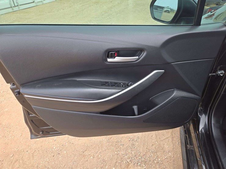2021-toyota-corolla-se-sedan-4d-image-13