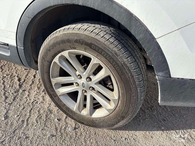 2015-ford-explorer-image-29