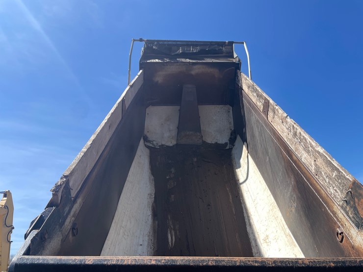 #4014-•-2013-quad-axle-mack-dump-truck-(has-wi-title)-image-147