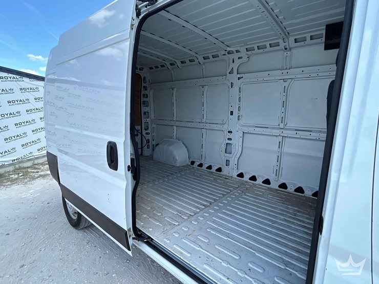 2022-ram-promaster-2500-image-19