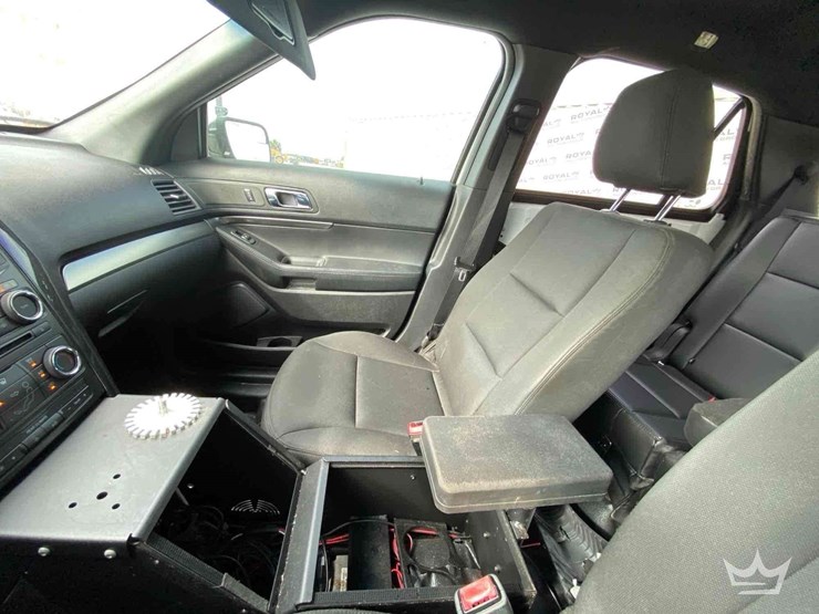 2018-ford-explorer-image-15