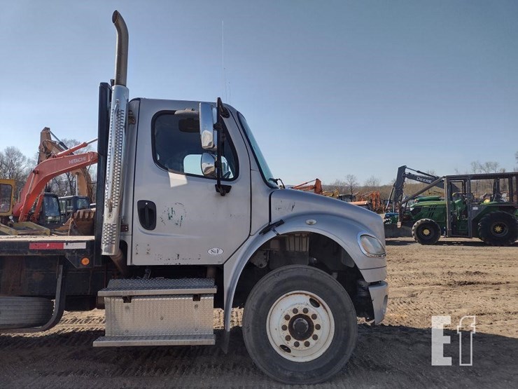 2015-freightliner-business-class-m2-106-image-27