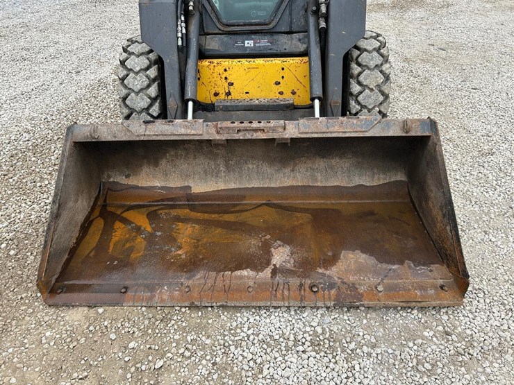 new-holland-l170-image-9