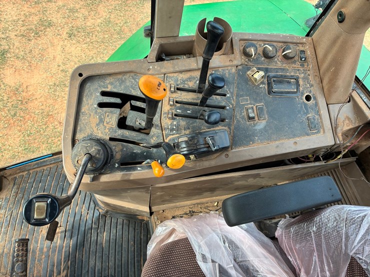 2000-john-deere-7610-image-14