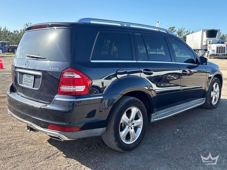 2012-mercedes-benz-gl450-image-4