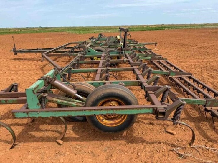 john-deere-4010-image-22