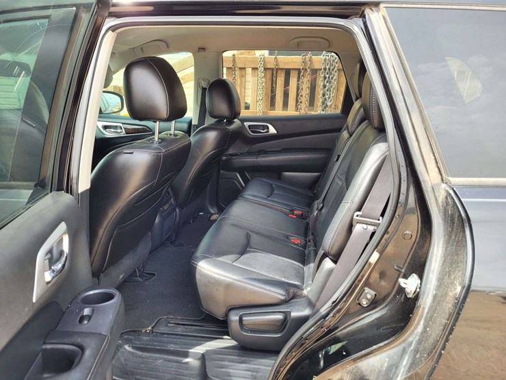 2013-nissan-pathfinder-image-11