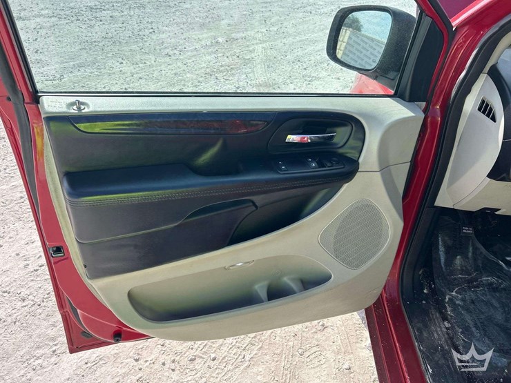 2016-dodge-grand-caravan-image-9