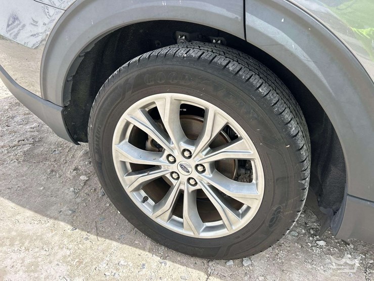 2021-ford-explorer-image-30