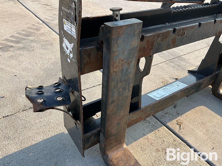 bobcat-pallet-fork-image-13