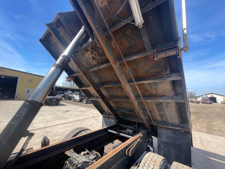 #4015-•-2004-freightliner-dump-truck-(has-wi-title)-image-124
