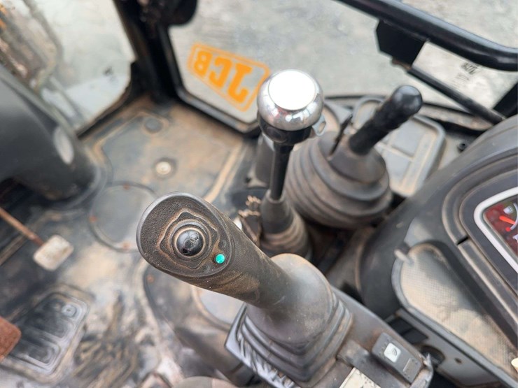 2010-jcb-3cx-image-23