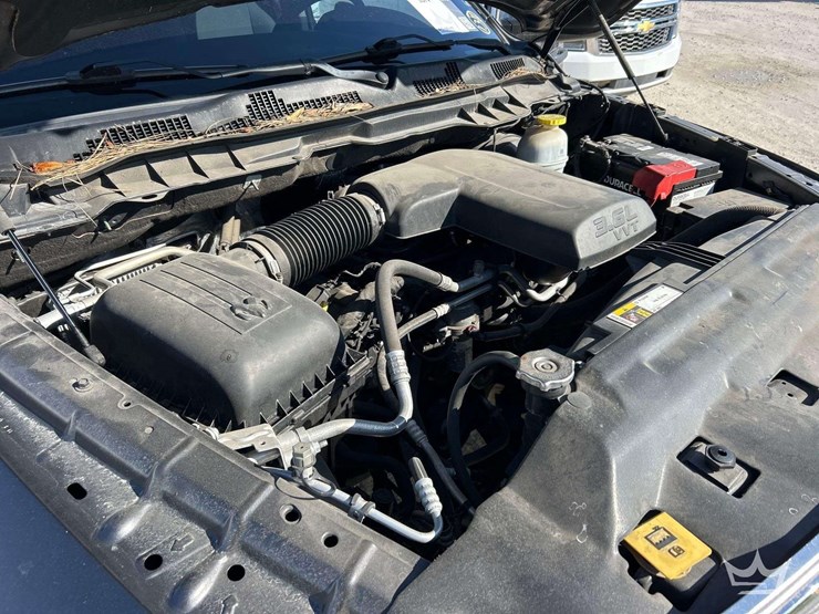 2022-ram-1500-classic-image-9