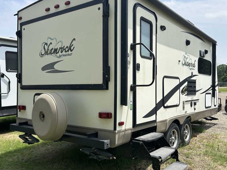 #9-•-2015-shamrock-by-flagstaff-forest-river-camper-image-3