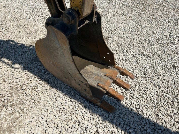 2021-caterpillar-303.5-image-8