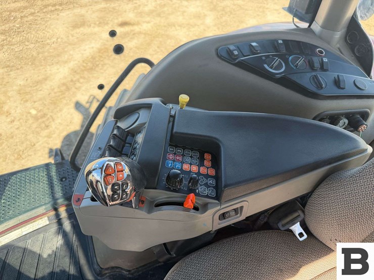 2015-case-ih-magnum-310-image-100