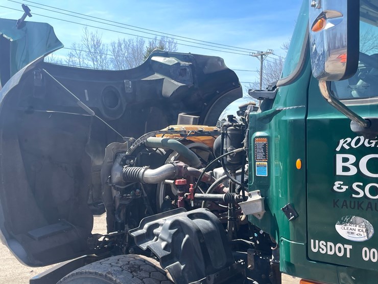 #4014-•-2013-quad-axle-mack-dump-truck-(has-wi-title)-image-54