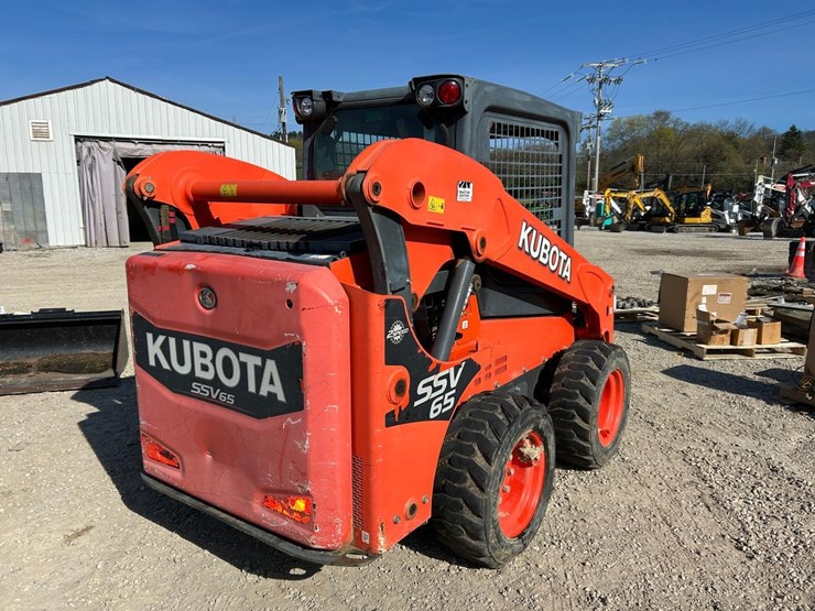 2017-kubota-ssv65-image-4