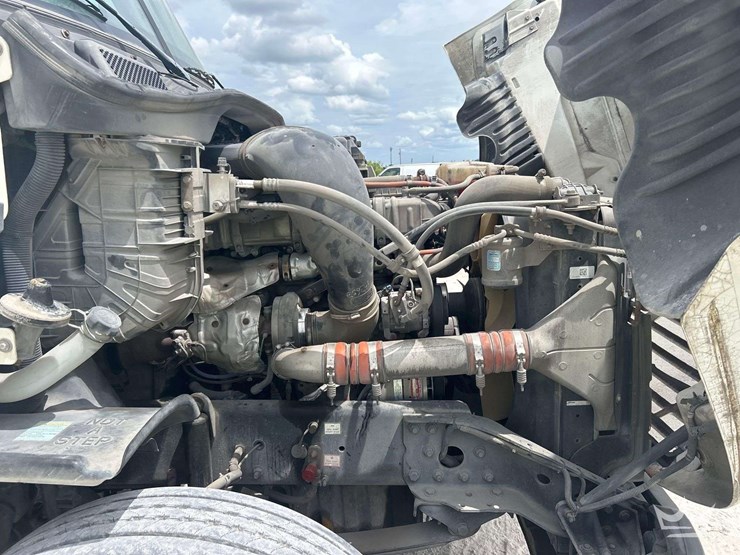 2016-freightliner-cascadia-125-image-9