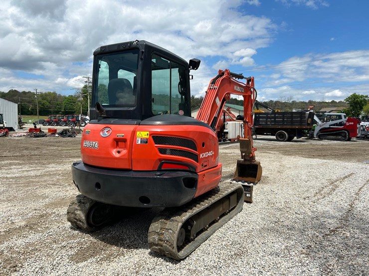 2019-kubota-kx040-4-image-4