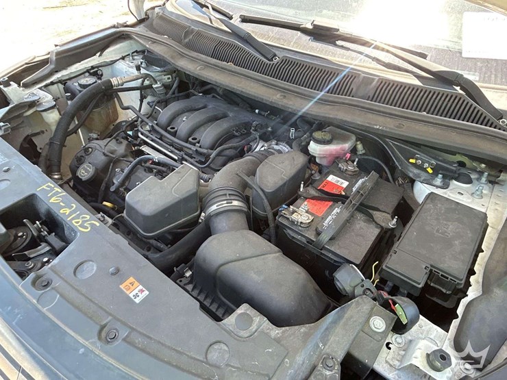 2016-ford-explorer-image-8