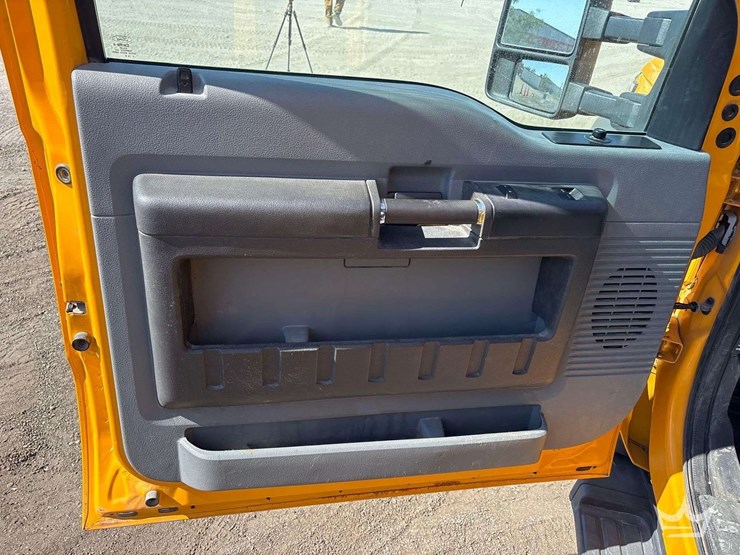 2014-ford-f550-image-11