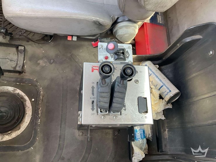 2014-freightliner-114sd-image-20
