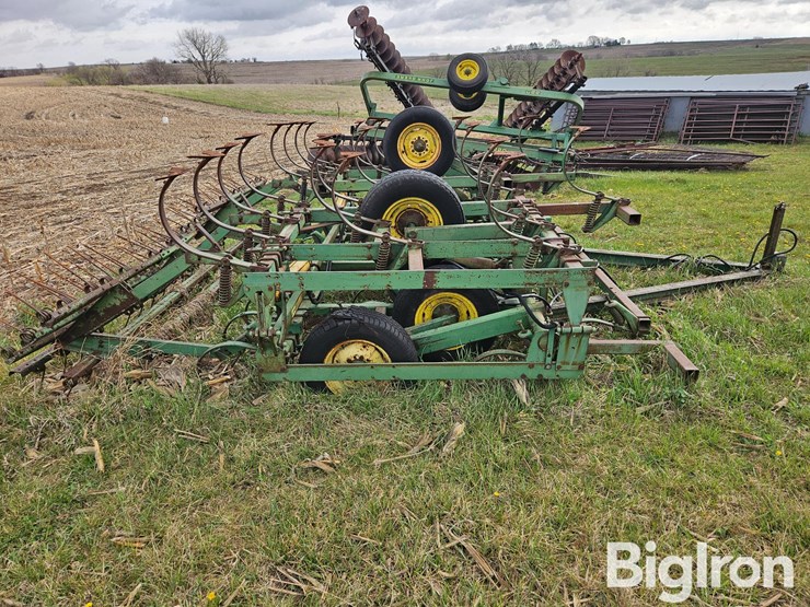 john-deere-1010-image-4