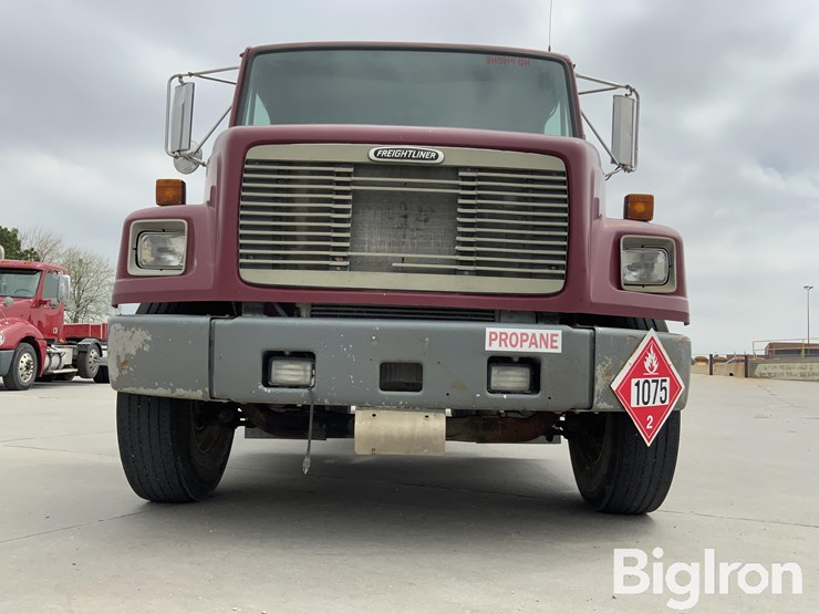 2001-freightliner-fl70-image-10
