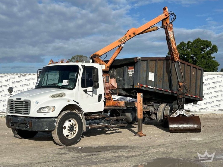 2015-freightliner-m2-106-image-36