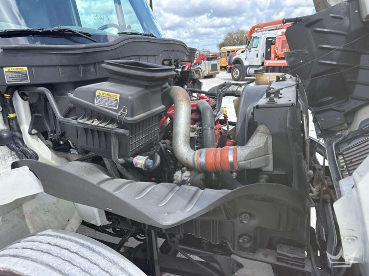 2019-international-durastar-4300-image-8