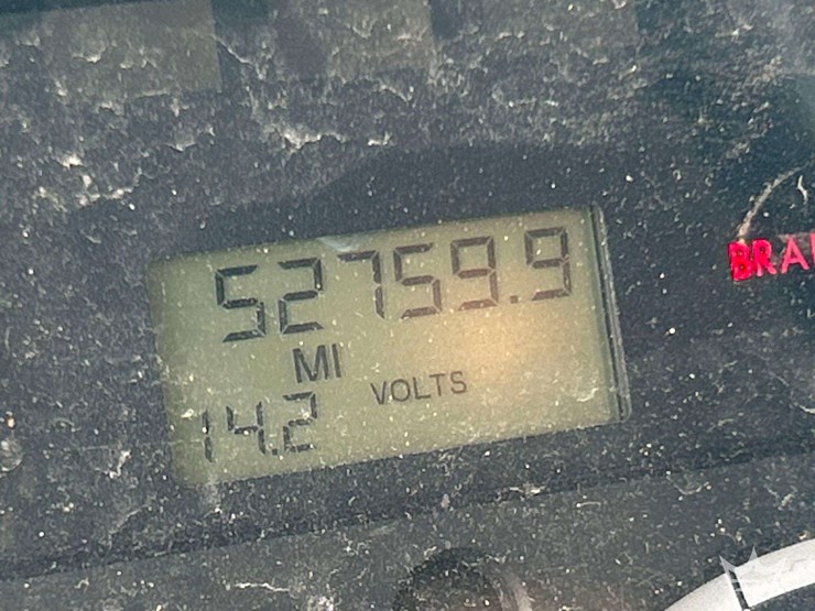 2012-freightliner-m2-106-image-6