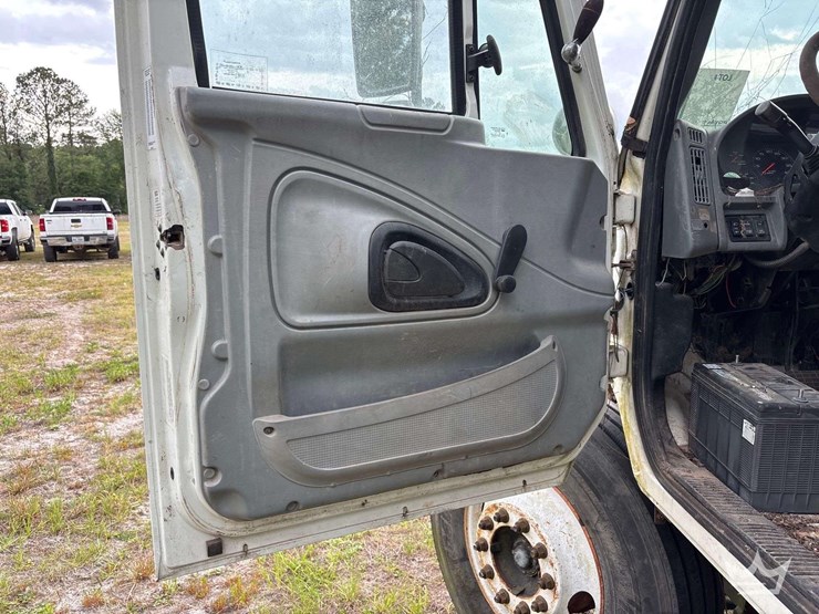 2006-international-durastar-4300-image-34
