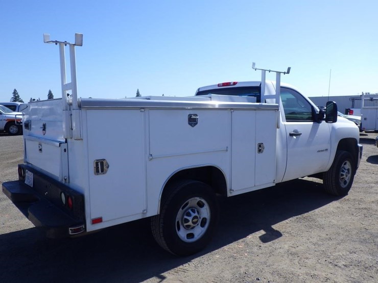 2012-chevrolet-2500hd-image-3