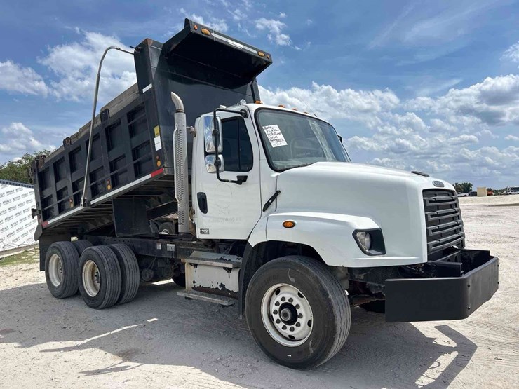 2014-freightliner-114sd-image-2