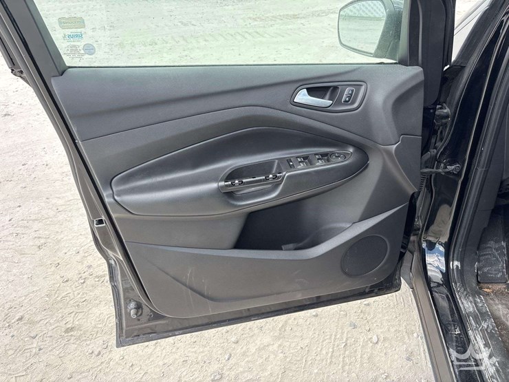 2017-ford-escape-image-11
