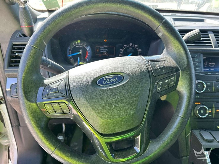 2016-ford-explorer-image-12