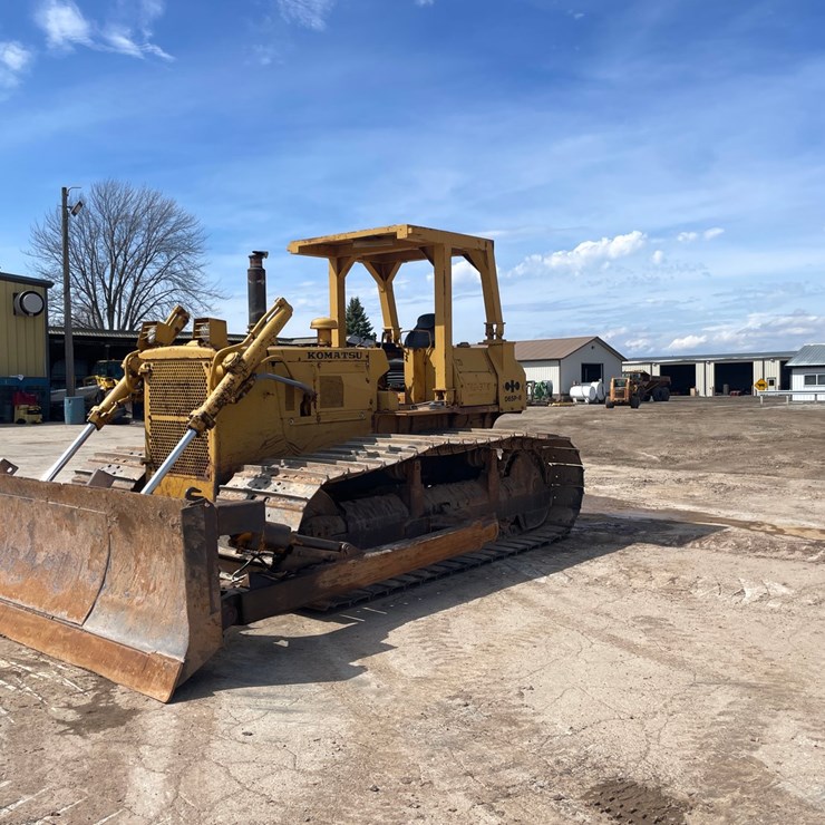 #4035 • 1986 Komatsu Dozer