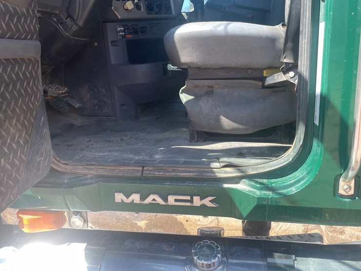 2013-mack-granite-104fr-image-84