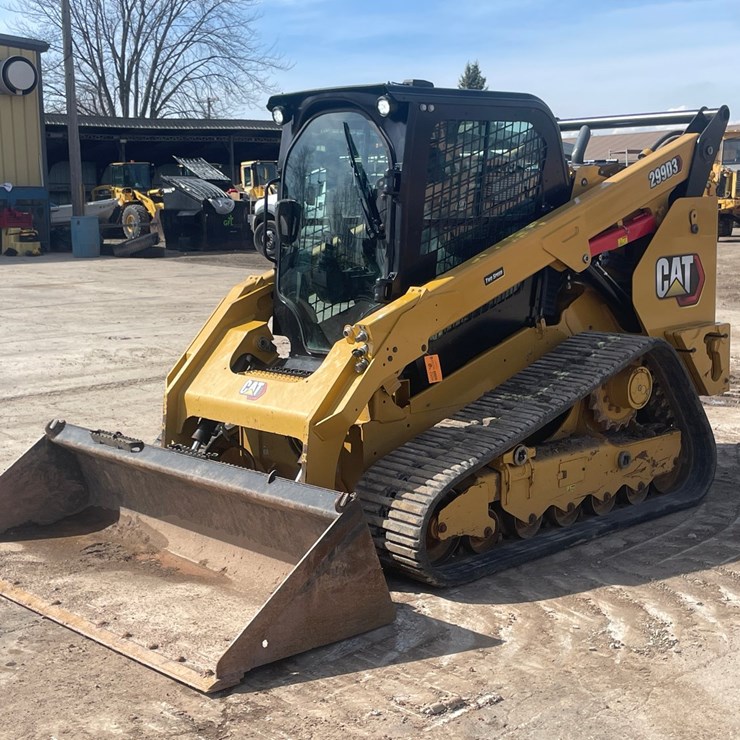 #4052 • 2021 CAT Rubber Track Skid Steer