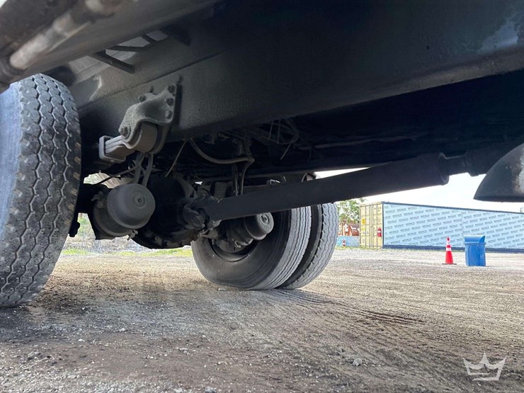 2007-freightliner-m2-106-image-27
