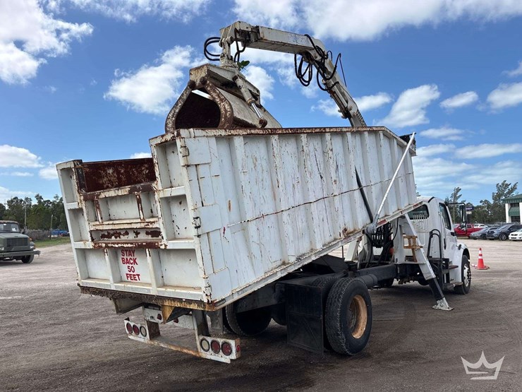 2015-freightliner-m2-106-image-8