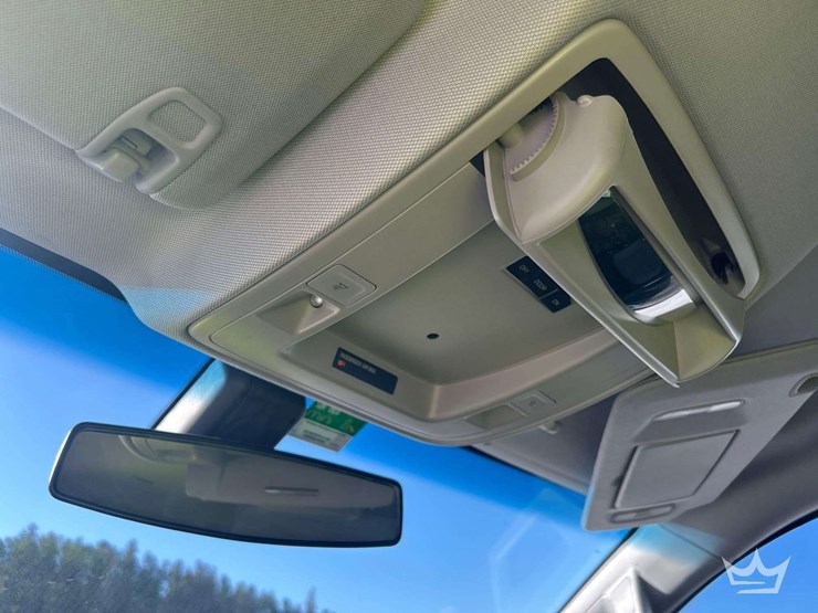 2016-chevrolet-suburban-image-19