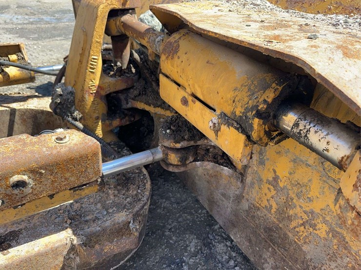caterpillar-d5n-lgp-image-21