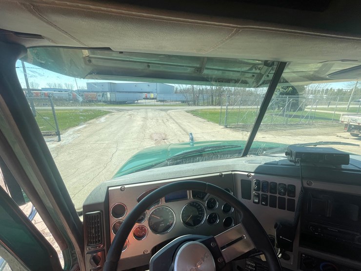 2013-mack-granite-104fr-image-96