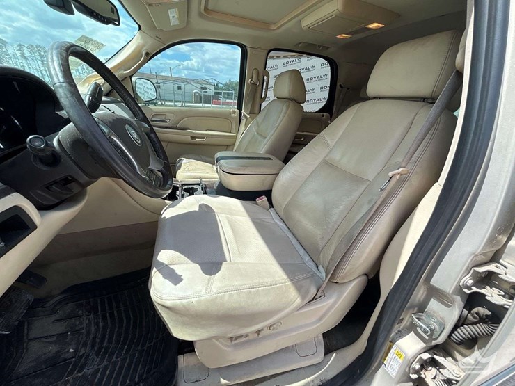 2007-cadillac-escalade-image-11