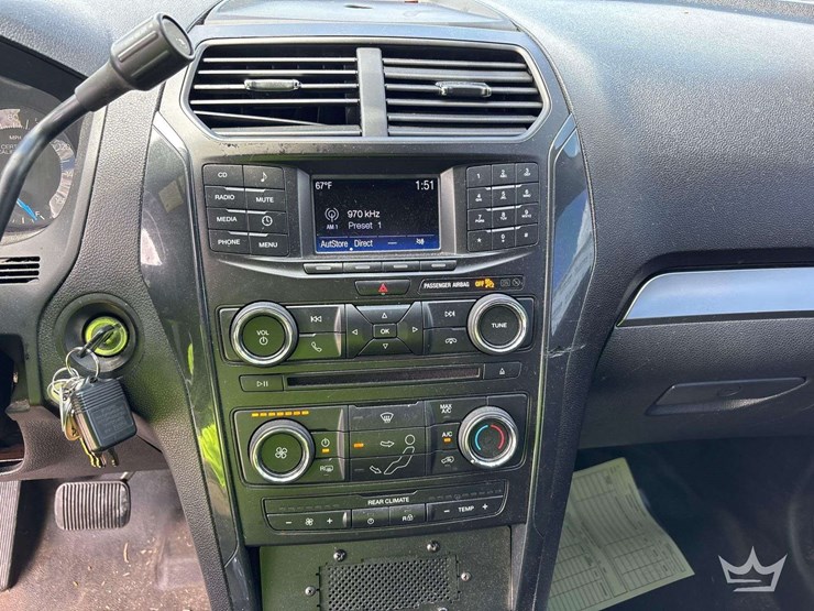 2017-ford-explorer-image-17