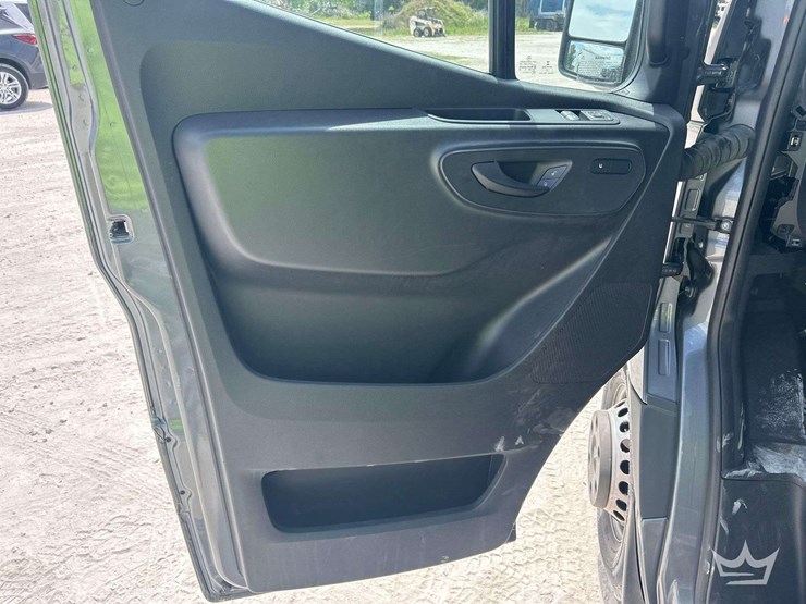 2021-mercedes-benz-sprinter-4500-image-14