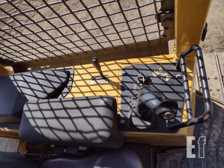 2004-deere-650h-image-10